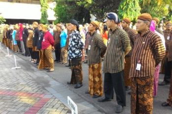 PNS Pemprov Jateng Berpakaian Tradisional Setiap Tanggal 15