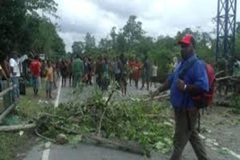 Warga kembali palang jalan trans Wamena-Tolikara