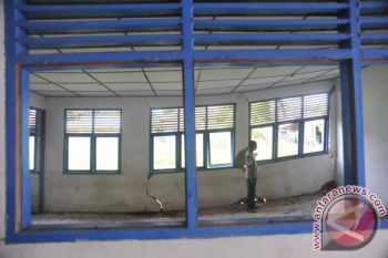Sekolah Nyaris Roboh