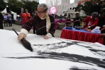 Santri Sejumlah Ponpes Meriahkan Kirab Imlek