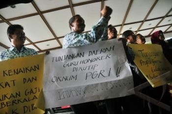 Gaji Guru Honorer Kudus di Bawah UMK