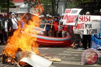 Nelayan Pati Demo Menteri Susi di Jakarta 