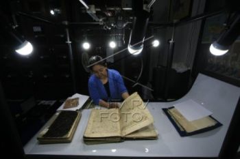 Naskah Kuno Museum Radya Pustaka Dipindah ke Digital