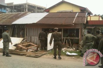 Tujuh Bangunan Liar Ditertibkan Satpol PP Singkawang