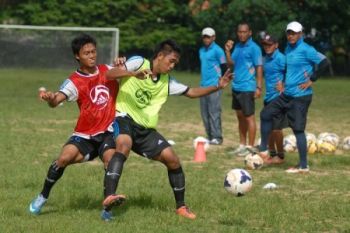 Arema Ajak P-MU Uji Coba