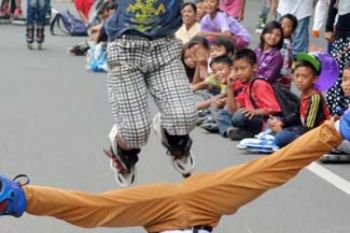 Bermain Sepatu Roda