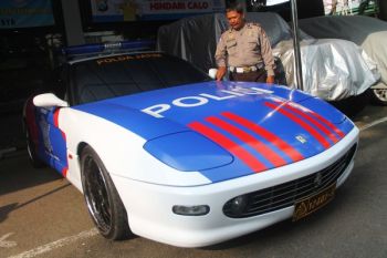 Mobil Patwal Ferrari Polda Jatim