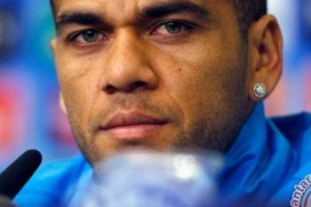 Barcelona Belum Sodori Kontrak Baru Dani Alves