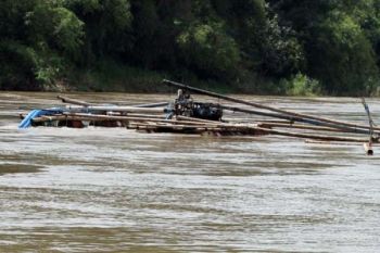 Penambang Pasir Bermesin 