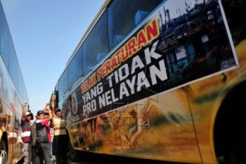 Nelayan Rembang Tuntut Pencabutan Larangan Jaring Pukat 