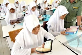Di Sekolah Ini, Siswa Diwajibkan Baca Al Quran