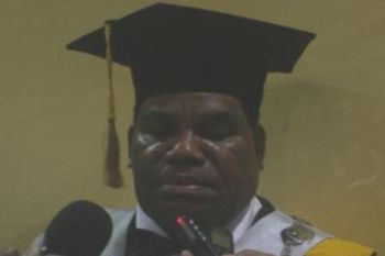 Rektor Uncen Prof Dr Karel Sesa meninggal dunia