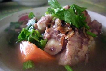 Sup Buntut Ibu Ugi Tawangmangu Memang <i>Yahui</i>