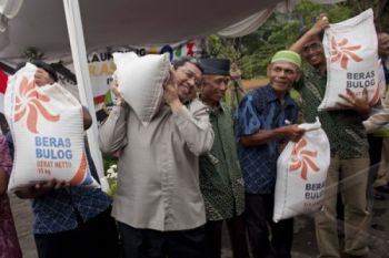 Bulog Pekalongan: Laporkan Bila Ada Raskin Jelek