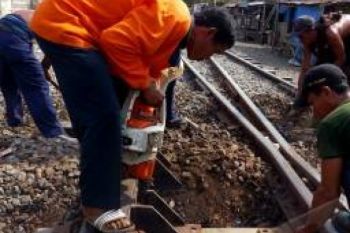 Jalur Rel ke Pelabuhan Cilacap Diperbaiki