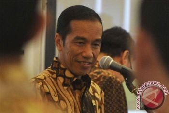 Presiden Jokowi Nikmati Sate Ponorogo