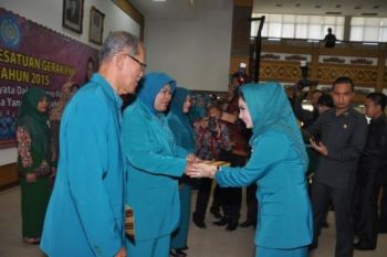 Ketua PKK Lampung Beri Penghargaan Adhi Bhakti