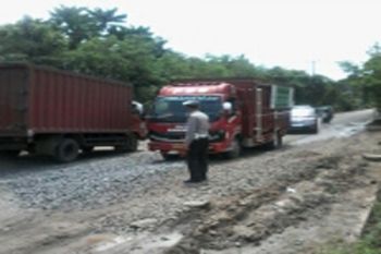 Jalan Di Lampung Timur Rusak Parah