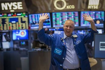 Wall Street Naik,Terangkat Saham Apple dan GM