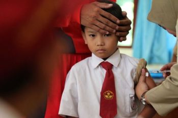 Dinkes Padang Beri Imunisasi Tambahan Siswa SD