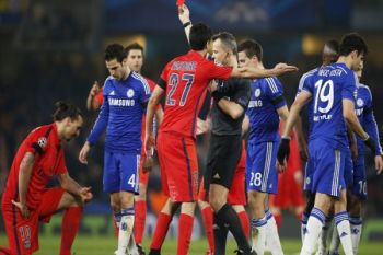 Sundulan Thiago Silva  Singkirkan Chelsea