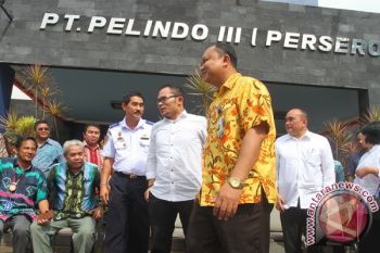 MENAKER KUNJUNGI PELINDO BANJARMASIN 