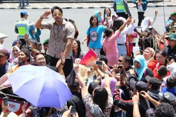 Ribuan warga saksikan kirab artis Mahabarata 