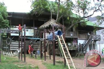 Meracik menu pendidikan dari pinggir hutan 