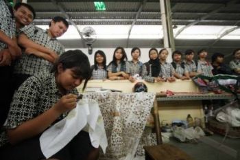 Batik Produk SMAN 2 Magelang Tembus Pasaran Palembang