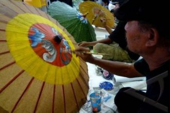 Pengrajin Batik Kertas Limbah Harapkan Bantuan Modal