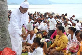 Ummat Hindu di Mamuju gelar ritual Melasti 