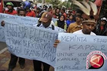 Polisi buka blokade jalan tambang PT Freeport