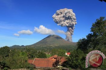Siaga Gunung Lokon tak pengaruhi aktivitas warga