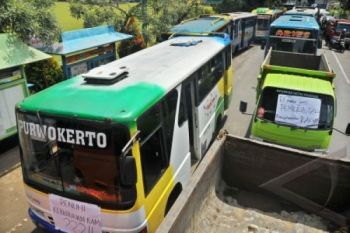 Bus Ekonomi Semarang-Yogyakarta Mogok Operasi