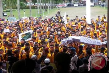 Mahasiswa demo keluhkan jalan Palembang-Indralaya rusak 