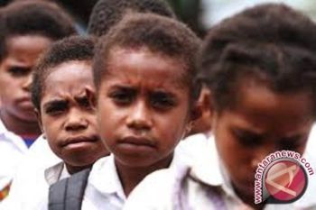 Warga kesal guru Agimuga mengajar sekali setahun 
