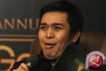 Raffi Ahmad Dedikasikan Piala PGA 2015 Untuk Olga Syahputra