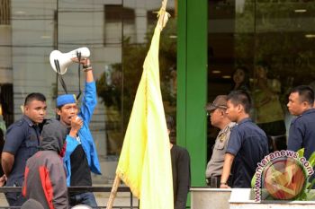 PROTES BANGUNAN  HOTEL TIDAK SESUAI IMB