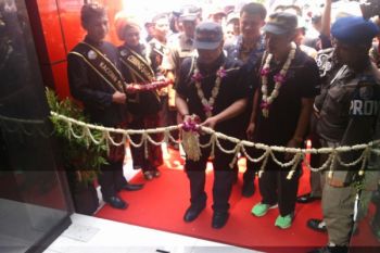 Menpora Resmikan GOR