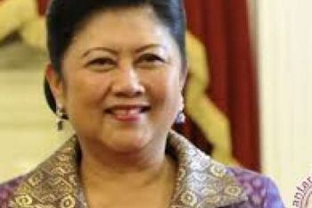 Ani Yudhoyono Diskusi Fotografi Dengan Netizen