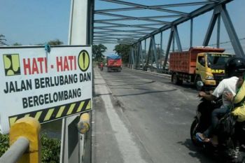 Jembatan Berlubang