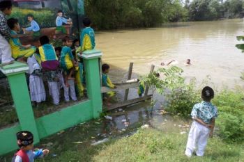 Bermain Air Banjir