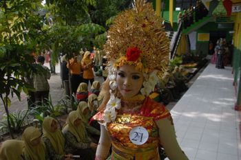 Fashion Show Busana Adat