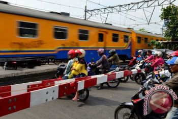 Terobos Palang Pintu, Mubaedah Tewas Tertabrak  KA