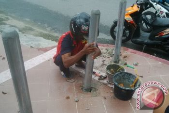 Pembatas Trotoar di Pangkalan Bun Sering Dirusak