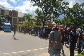 Mahasiswa Minta Kejagung Selesaikan Kasus Nur Alam