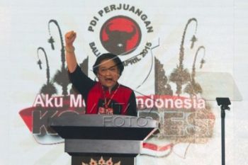 Megawati Dilantik Jadi Ketum PDIP 2015-2020