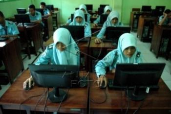 Tiga Sekolah di Banyumas Siap UN "Online"