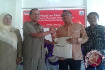 Alfamart latih 100 pedagang di sumbawa barat