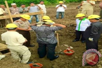 Bupati sumbawa barat apresiasi bulog bangun gudang